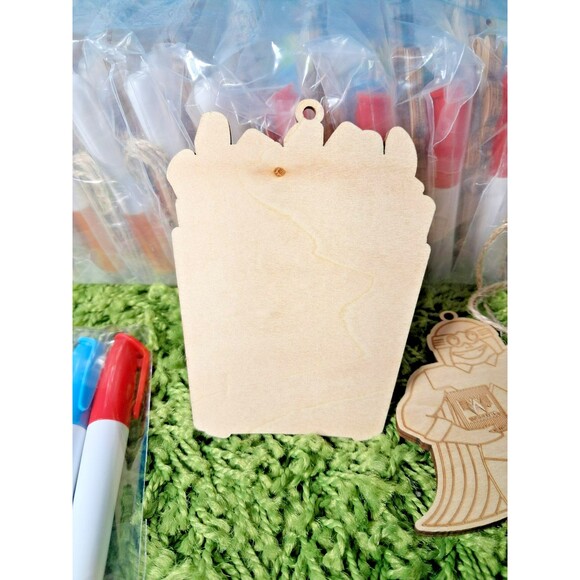 New Whataburger Wood Christmas Ornament Party Child's Kid Color Craft Kit Set/10 - Picture 7 of 7